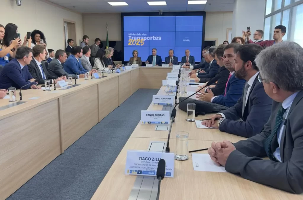 Reunião discute solução para o Morro dos Cavalos na BR-101. Contorno de baixo custo é proposto e aguarda análise do TCU. Arteris terá papel chave na decisão
