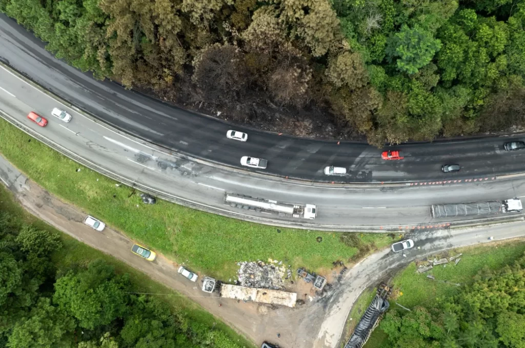 Trecho do Morro dos Cavalos após incêndio