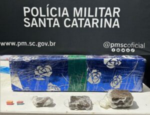 PM prende traficante com um quilo de maconha em Itajaí