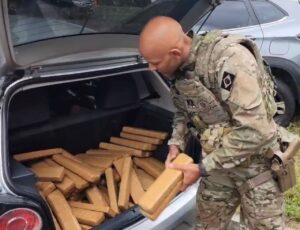 PRF apreende mais de 170 kg de drogas em Joinville