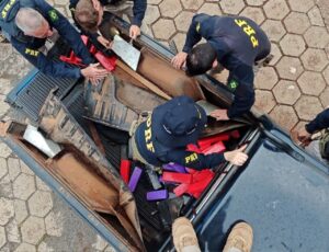PRF usa scanner e apreende quase 56 kg de maconha em SC