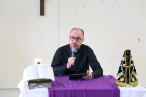 Padre analisa conclave que definirá novo Papa
