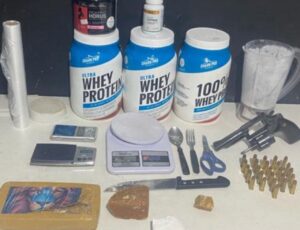 Polícia apreende drogas e arma em Itajaí