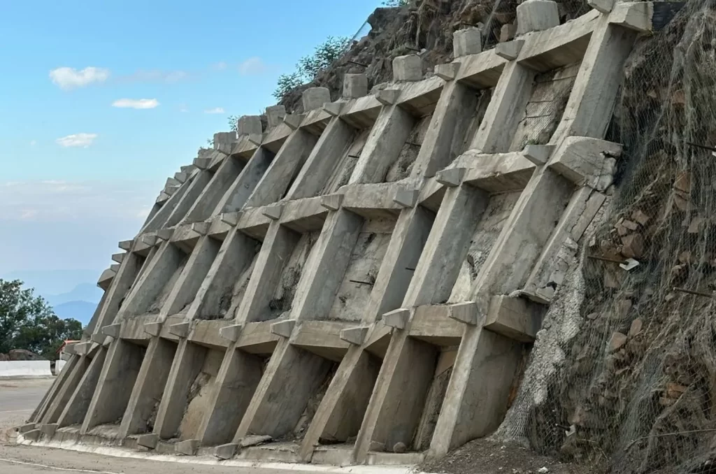 Obras de pavimentação da BR-285, em Timbé do Sul