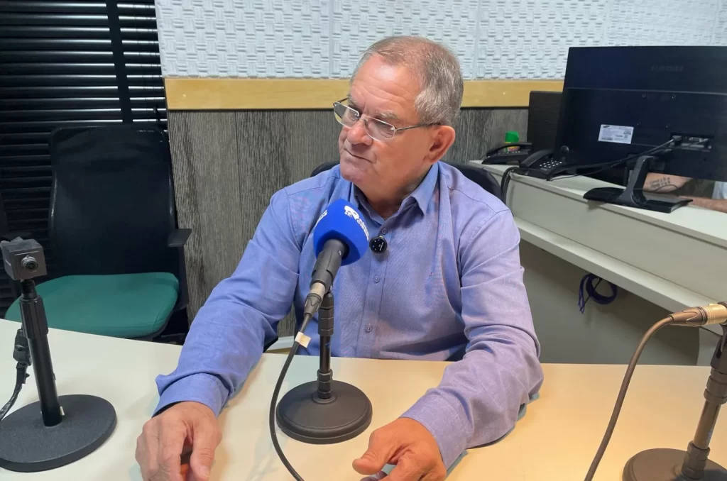 Salésio Lima durante entevista à Rádio Cidade em Dia
