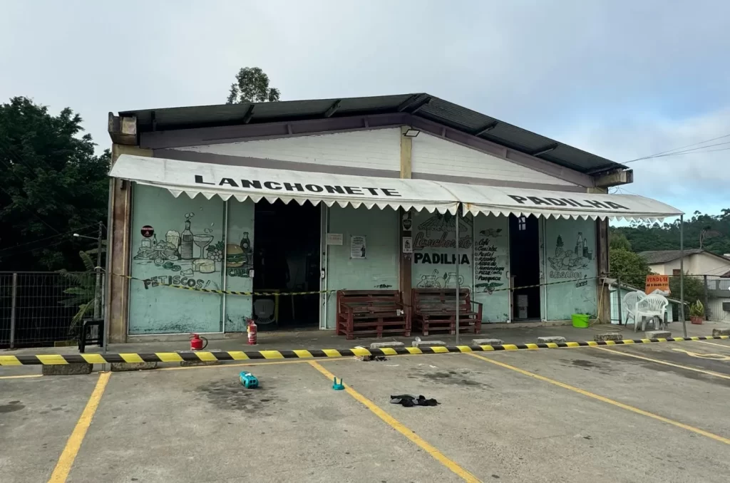 Tentativa de assalto em Urussanga termina em violência: feridos, incêndio em comércio e carro queimado em Rio Carvão