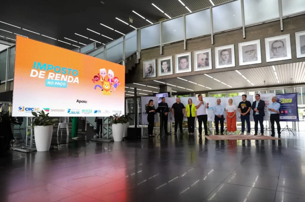 Imagem do lançamento da campanha do Imposto de Renda 2025 em Criciúma, destacando a destinação solidária