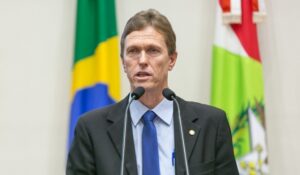 Weber diz que está à disposição para vice-governador
