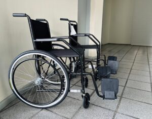 Tubarão recebe doação de cadeiras de rodas