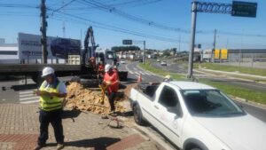 Trânsito na Via Rápida segue em meia pista