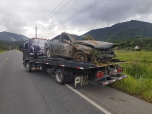 Acidente com capotamento deixa um morto na SC-110