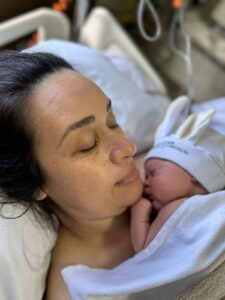Mãe e filha se reencontram após batalha pela vida