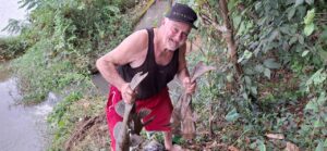 Pescaria: idoso surpreende ao pescar no Rio Tubarão