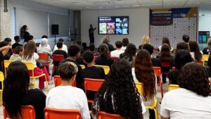 Programa previne adolescentes contra crimes digitais