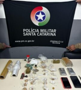 Homem tenta fugir mas é preso por tráfico de drogas