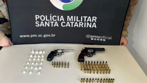 Homem é preso com drogas e armas em SC