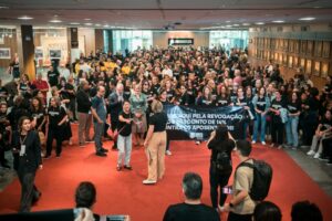 Professores de SC protestam contra alíquota de 14%