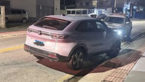 Polícia em São José prende trio e recupera carro
