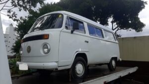 PM recupera Kombi furtada em mercado no Caravaggio