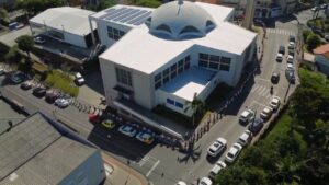 Abraço simbólico reúne centenas de fiéis em Tubarão