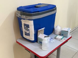 Alunos recebem vacinas contra gripe em escolas