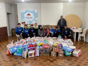 Mercado Solidário reúne voluntários em junho