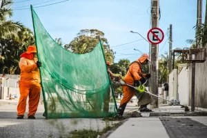 Mutirão reforça limpeza urbana em São José