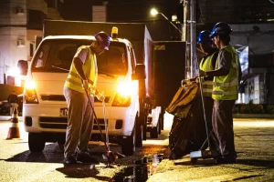 Calçadas limpas antes do amanhecer em São José