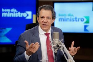 Haddad alfineta governador catarinense em discurso