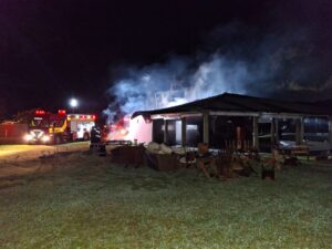 Incêndio destrói salão de festas na Capital