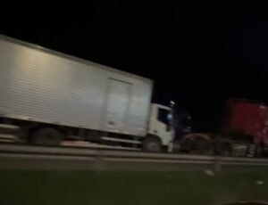 Engavetamento fecha BR-101 em Itajaí por 1 hora