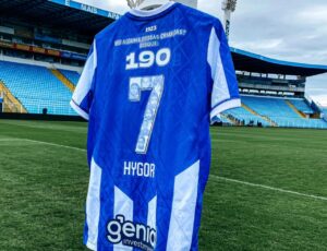Avaí joga com camisas de crianças desaparecidas