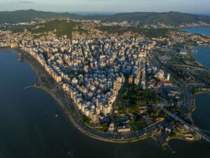 Espaços irregulares serão licitados em Floripa