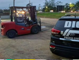 Dono de autopeças é preso com empilhadeira roubada