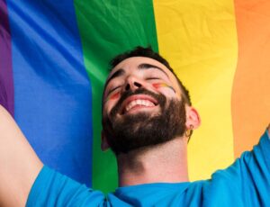 Homem é condenado por homofobia em SC