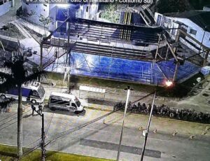 Incêndio atinge praça em Itajaí