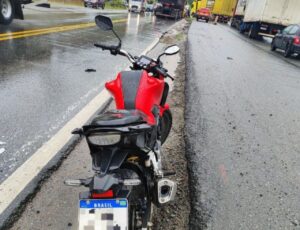 Motociclista arrastado por 30 metros sobrevive em SC