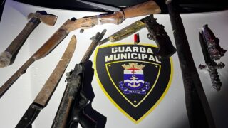 Na Abordagem A Guarda Municipal Encontrou Uma Serie De Armas Em Posse Do Suspeito Que Vai Responder Tambem Por Posse Ilegal