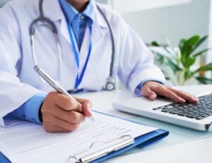 TCE barra contratação de médicos em Itajaí