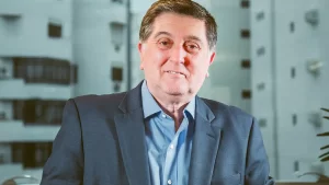 Topazio Neto é internado com dores abdominais