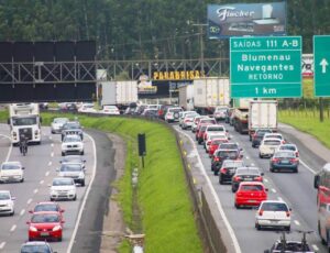 Volta do Dia das Mães teve mais de 30 km na BR-101