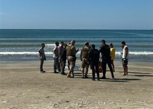 Corpo de idoso é encontrado boiando no mar em Itapema