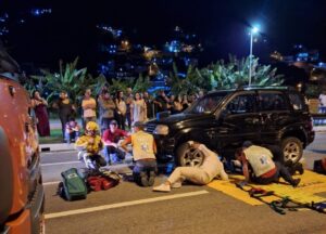 Vítima é resgatada debaixo de veículo em Florianópolis