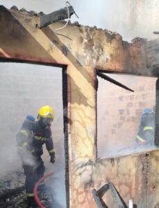 Incêndio destrói residência em Florianópolis