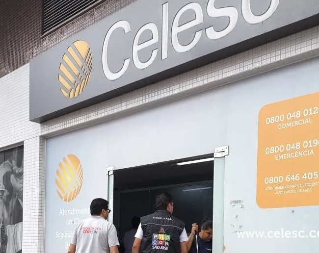 Procon notifica Celesc por falhas no atendimento