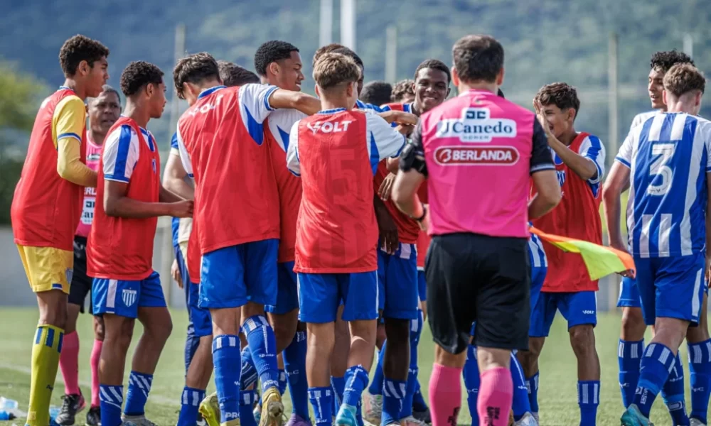 Leão goleia nas bases e mira novo desafio