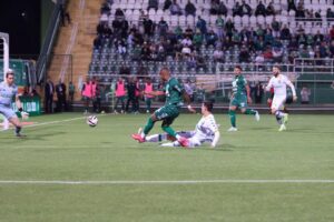 Chapecoense vence Cuiabá e começa rodada no G4