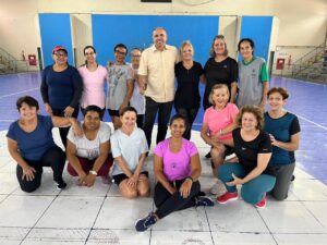 Terceira idade recebe aulas gratuitas de ginástica