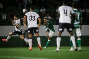 Figueirense segura empate contra o Guarani na Série C