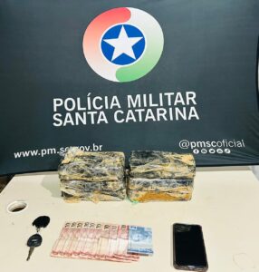 Casal é preso por transportar drogas em Imbituba